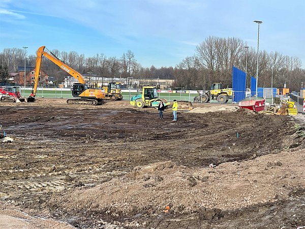So sah die Baustelle vor vielen Monaten aus: Mittlerweile ist das Sport- und Leistungszentrum des DSC fertig. - © Peter Unger