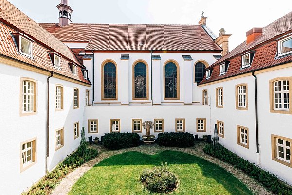 Die Menschen können unter anderem im Liborianum in Paderborn zur Ruhe kommen. - © Michael Adamski/Erzbistum Paderborn