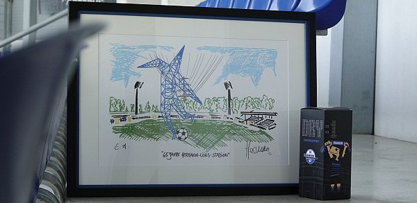 Diesen von Herman Reichold signierten und nummerierten Kunstdruck gibt es ab Samstag in limitierter Anzahl im Fanshop des SC Paderborn. - © SC Paderborn 07