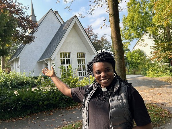 Leita Ngoy (42) ist seit Januar Pfarrerin im Probedienst der evangelischen Kirchengemeinde Gütersloh. - © Christian Bröder