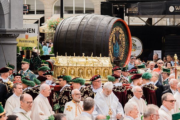 Der Bierbrunnen vor dem Paderborner Rathaus ist für viele Libori-Besucher ein beliebter Treffpunkt. - © 2018