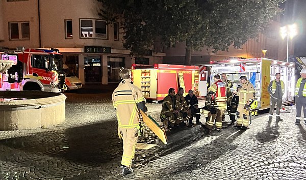 55 Einsatzkräfte von Feuerwehr, Rettungsdienst und Polizei waren im Einsatz. - © Feuerwehr Paderborn