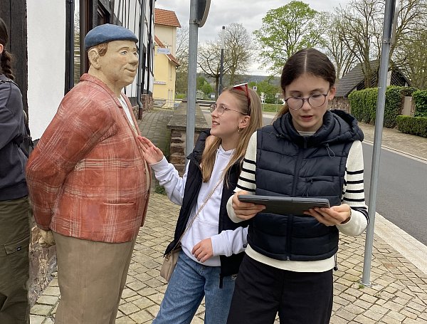 Schülerinnen beim Probelauf des Quiz’. - © Stadt Höxter