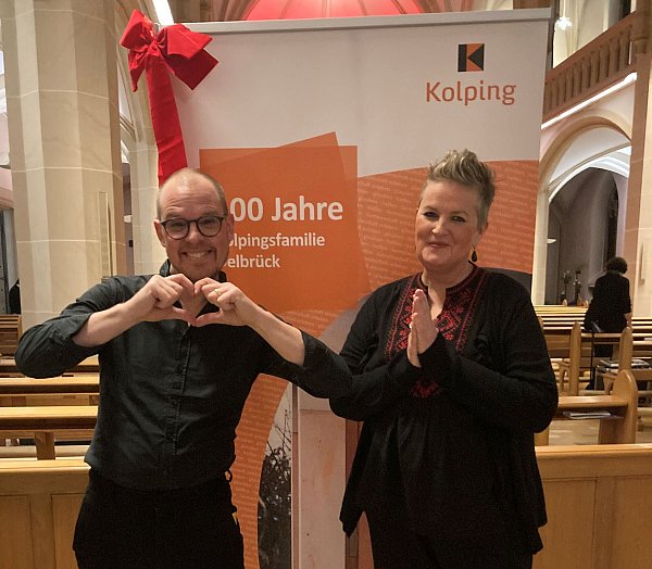Das Duo „2Flügel“, Ben Seipel und Christina Brudereck, will mit seinem Konzertprogramm „Goldzwanziger“ einen Bogen in die Zeit spannen, als die Delbrücker Gemeinschaft gegründet wurde. - © Delbrücker Kolpingsfamilie