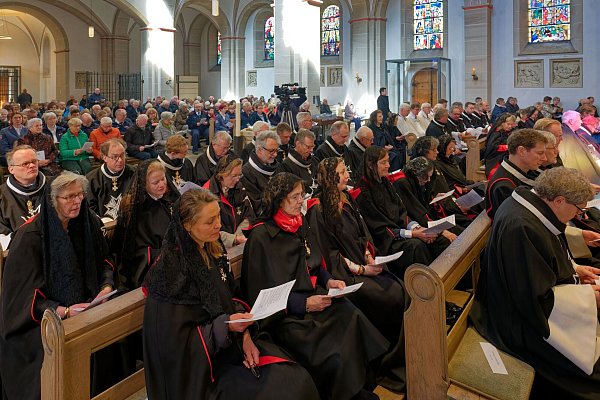 Die St.-Pankratius-Kirche war während des Pontifikalamtes am Samstag gut besucht. - © Stefan Derschum