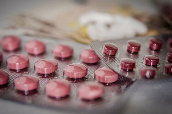 Schlaftabletten mit dem Wirkstoff Melatonin können beim Einschlafen helfen. - © Symbolbild: Pixabay