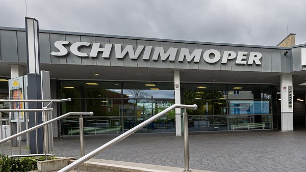 Die Schwimmoper in Paderborn verabschiedet sich in eine dreieinhalbwöchige Sommerpause. - © Niklas Tüns (Archivfoto)