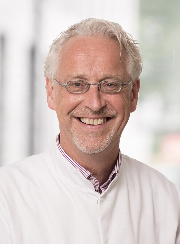 Intensivmediziner Bernd Schönhofer, Chefarzt der Klinik für Innere Medizin, Pneumologie und Intensivmedizin am Evangelischen Klinikum Bethel - © EvKB