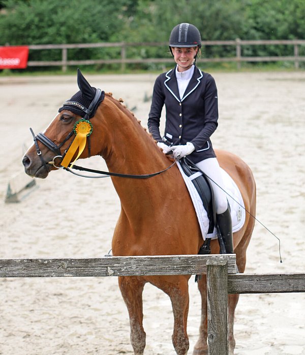 Sarah Kastigen vom RFV Dornberg gewann die Dressurprüfung Klasse L Trense (L3) mit ihrer Lady First 7. - © Boche