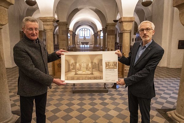 Dompropst Monsignore Joachim Göbel und Architekt Karsten Stahl vom Bereich Bauen des Erzbischöflichen Generalvikariats informierten im Dezember 2021 über die Sanierung und Neugestaltung der Krypta des Paderborner Domes. Die Baumaßnahmen an der „Herzkammer des Erzbistums“ sind in vollem Gange. - © Thomas Throenle / Erzbistum Paderborn (Archiv)