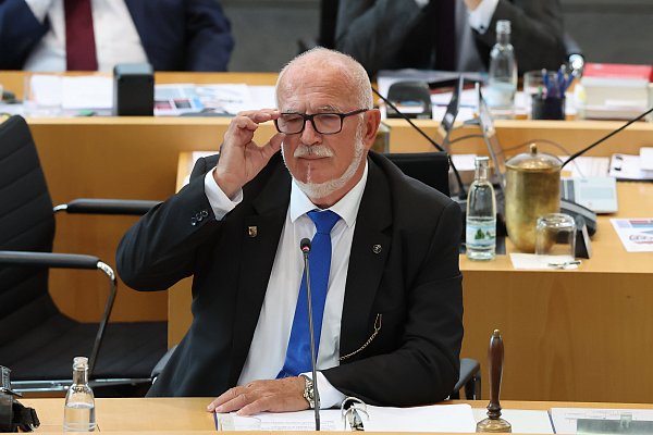 Jürgen Treutler (AfD), Alterspräsident des Landtags. - © dpa