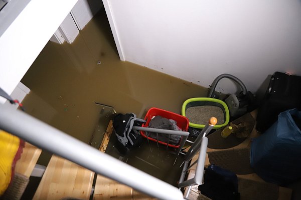 Viele Kellerräume stehen unter Wasser. - © Charlotte Mahncke