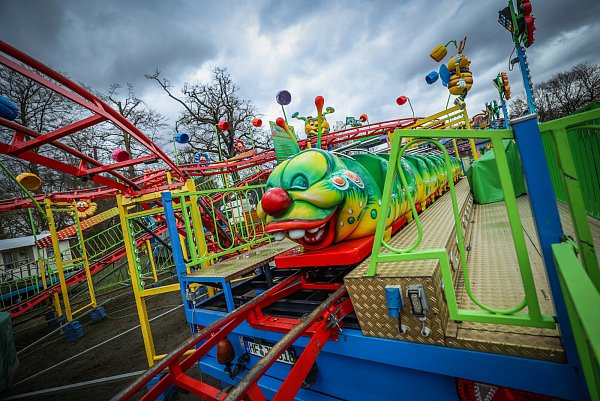 Die Kinderachterbahn steht auch schon bereit. - © Sarah Jonek
