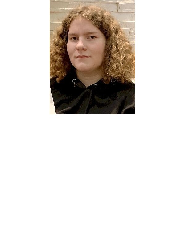Die Polizei sucht Anna aus Porta Westfalica. Die 14-Jährige wird seit dem 5. Februar vermisst. - © Foto: Polizei