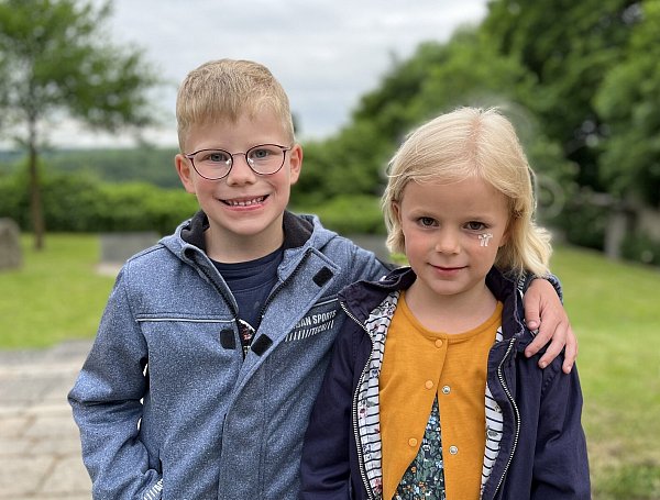 Die Kinderkönigswürde errang Mick Beller. Im 26. Schuss mit der Armbrust fiel das letzte Stück des Adlers. Zu seiner Kinderkönigin wählte er Leni Fleckner. Foto: Privat - © Privat
