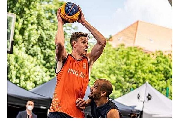 Jannik Lodders (l.), hier beim Turnier in Berlin. (Archivbild) - © DBB3x3