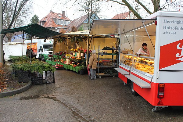 Der Wochenmarkt auf dem Heckewerthplatz ist einigen Engeranern zu eng. - © Eike J. Horstmann