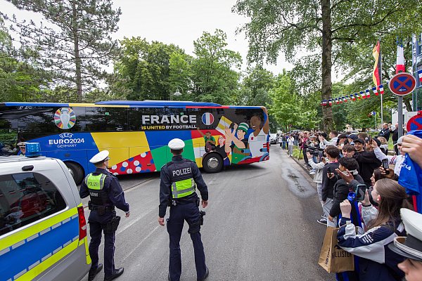 Eindrücke von der Ankunft der französischen Nationalmannschaft am Basecamp in Bad Lippspringe. - © Niklas Tüns