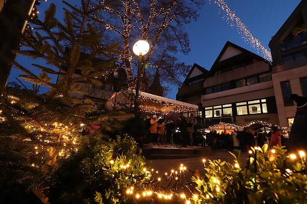 Der Weihnachtsmarkt in Höxter läuft bist zum 23. Dezember 2023. - © David Schellenberg