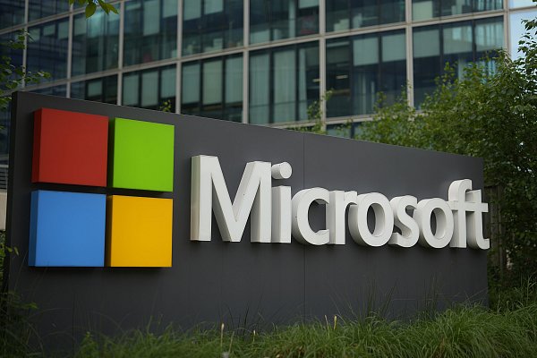 Microsoft-Nutzer auf der ganzen Welt, darunter Banken und Fluggesellschaften, meldeten am Freitag weit verbreitete Ausfälle. - © Thibault Camus