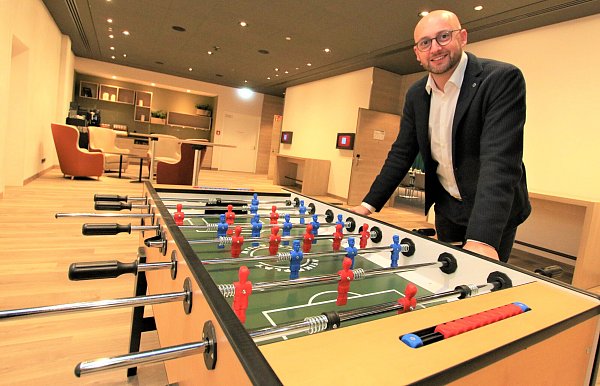 Anlässlich der Fußball-EM erwartet Thomas Bausch, Hoteldirektor und General Manager im Intercityhotel Paderborn, bis zu 70 Medienvertreter. - © Rajkumar Mukherjee
