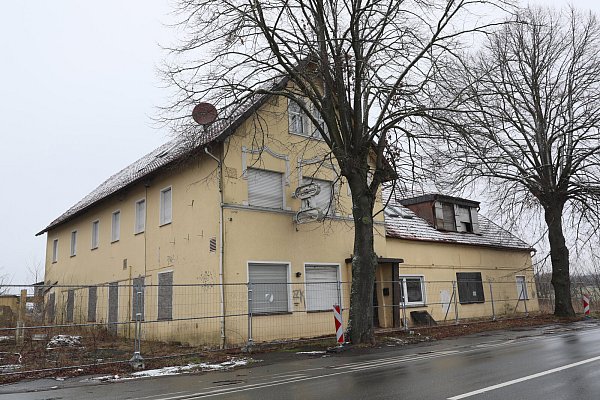 Die frühere Gaststätte an der Vlothoer Straße erlangte zuletzt traurige Bekanntheit als Table-Dance-Bar. Foto: Kiel-Steinkamp - © Frank-Michael Kiel-Steinkamp