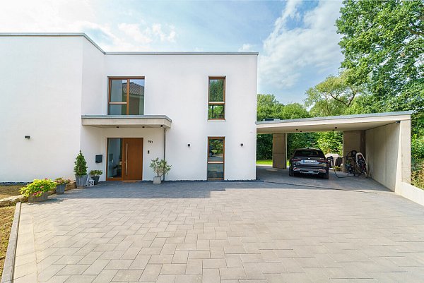 Das Einfamilienhaus in Löhne weist einige Besonderheiten auf, die vor allem auch in der speziellen Lage begründet sind. - © Oliver Windus