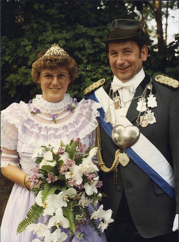 Das Königspaar aus dem Jahr 1984: Christa Gievers und Reiner Million. - © Schützenbruderschaft Borgentreich