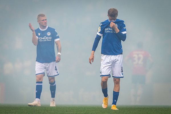 Hannovers Fans setzten die Schüco-Arena unter Rauch. - © Sarah Jonek Fotografie
