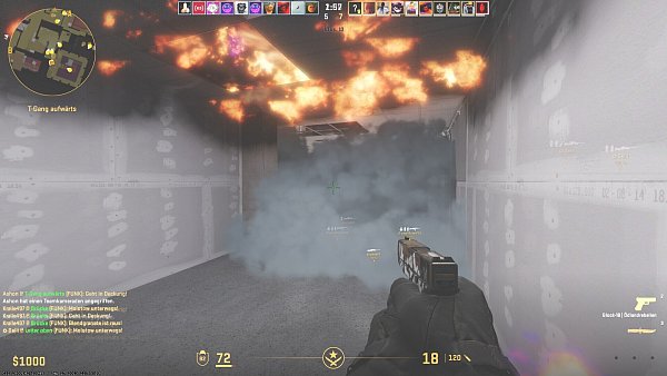 Neu sind die sehr realistischen Grafikeffekte bei Rauch- und Brandgranaten. Zudem wurde das Interface aufgeräumt. So befindet sich die Lebenspunkteanzeige nicht mehr links, sondern recht mittig. - © Valve