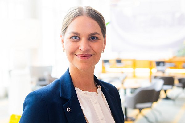 Hotel-Chefin Johanna Köthenbürger öffnet für nw.de die Türen des Bielefelder Hofes. - © Mike-Dennis Müller