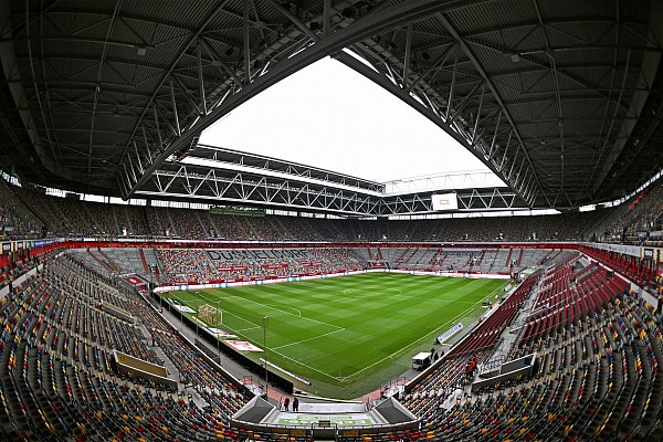 Die Merkur-Spiel-Arena in Düsseldorf. Während der EM trägt der Spielort den Namen "Düsseldorf Arena". - © Uwe Kraft/AFP