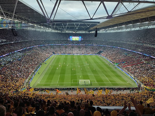 Stadion: Der Hiddenhauser Julian Pühse stand beim Champions League Finale im Londoner Wembley-Stadion im Fanblock von Borussia Dortmund. Real Madrid gewann das Finale 2:0. - © privat