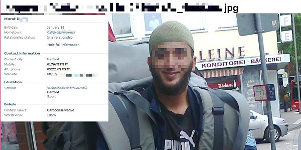 Wohl eine der letzten Aufnahmen in Herford: Murat D. mit seinem Rucksack präsentiert sich im Internet. - © XXX