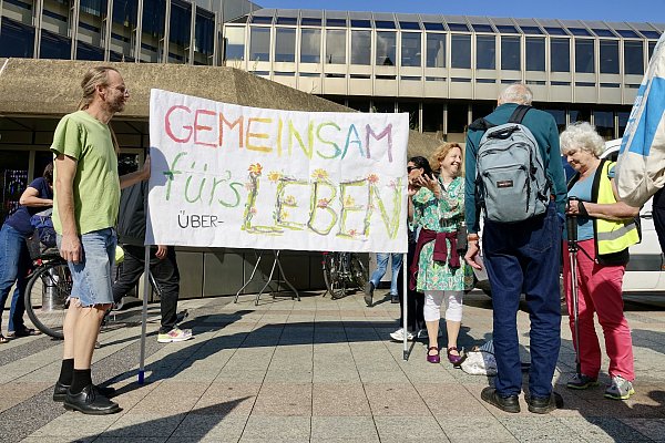 Zwischen den beiden Rathäusern war noch viel Platz - © Peter Unger