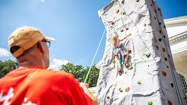 Der Kletterfelsen dürfte auch in diesem Jahr wieder viele Fans anlocken. - © Lino Mirgeler