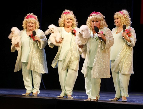 Da waren sie noch komplett: Die Jacob Sisters bei einem Auftritt im Dezember 2006. - © Verwendung weltweit, usage worldwide