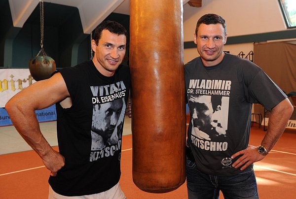 Die ukrainischen Box-Weltmeister Vitali (l.) und sein Bruder Wladimir. - © Verwendung weltweit, usage worldwide