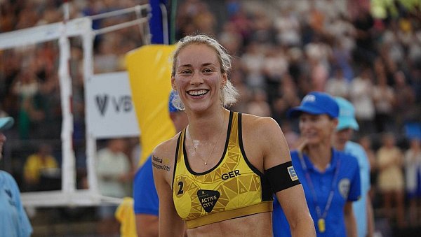 Das Elite-16-Turnier in Hamburg ist für die Herforderin Louisa Lippmann eine Station auf dem Weg zur Olympia-Teilnahme im Beachvolleyball in Paris. - © IMAGO/Sports Press Photo