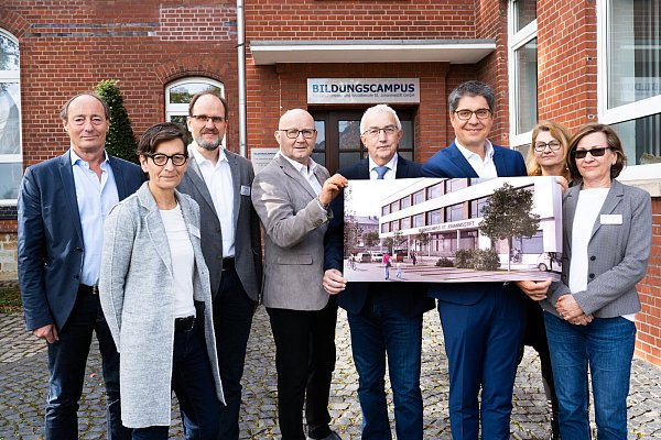 Martin Brockmeyer (v.l.), Andrea Kampmann, Dirk Lau, Jürgen Grosser, Ulrich Milchers, Martin Wolf, Beatrice Peukert und Ute Panske. - © jasmin teutrine