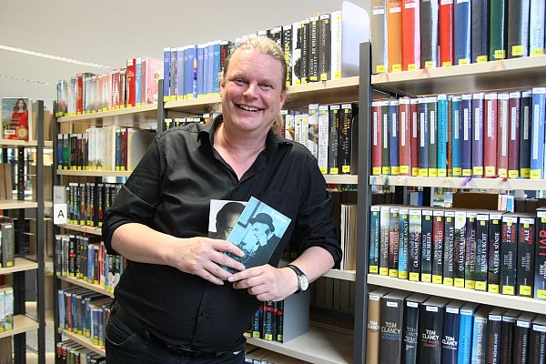 Für seine letzte Spenger Lesung in der Reihe Zwischen den Zeilen hat Michael Helm den Lyriker Joachim Ringelnatz ausgewählt. - © Britta Bohnenkamp-Schmidt