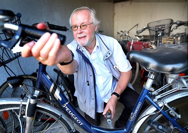 Mittlerweile hat die Initiative 2.000 Räder gesammelt, instandgesetzt und damit Neuankömmlingen ein Stück Mobilität verschafft. - © Andreas Frücht