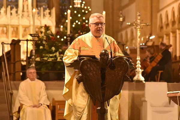 Diözesanadministrator Monsignore Michael Bredeck rief in seiner Predigt am ersten Weihnachtstag im Paderborner Dom zu Vertrauen und zur Jesus-Nachfolge auf. - © Thomas Throenle / Erzbistum Paderborn