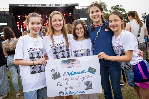 Die Freundinnen Mila (v.l.), Maja, Jasmin, Anna und Lina haben Wincent Weiss beim Meet&Greet getroffen. - © Niklas Tüns