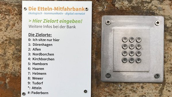 Die Tastatur zur Eingabe der Zielort. Wer sich auf der Bank nur ausruhen möchte, drückt auf die Taste 0 „Ich sitze nur hier". - © Schaefer