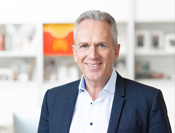 Arndt Heiderich ist der Franchise-Nehmer für den neune McDonald's in Beverungen. - © Privat