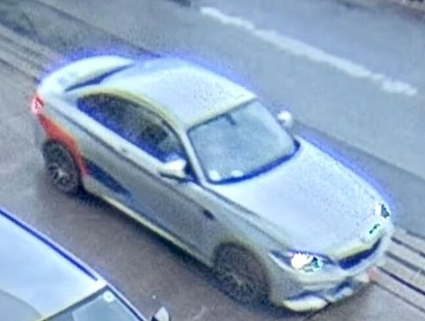 Dieser BMW wird gesucht. - © Polizei
