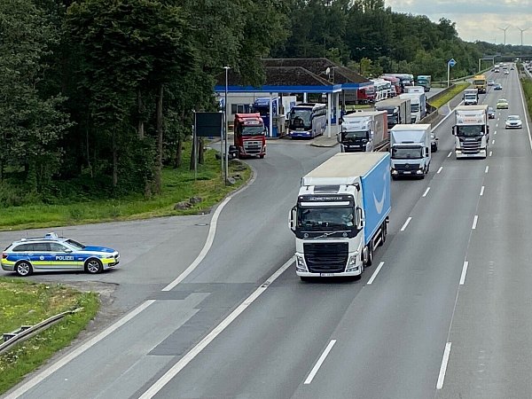 Am Gütersloher Rasthof an der Autobahn 2 wurde der Mann entführt. - © Christian Bröder