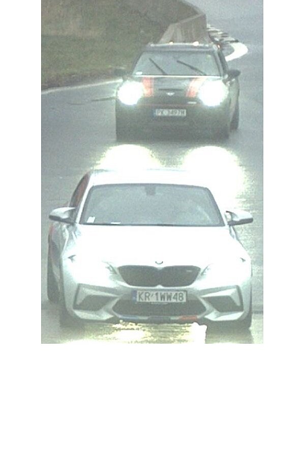 Wer hat den BMW und den Mini Cooper gesehen? Die Polizei bittet um Hinweise. - © Polizei