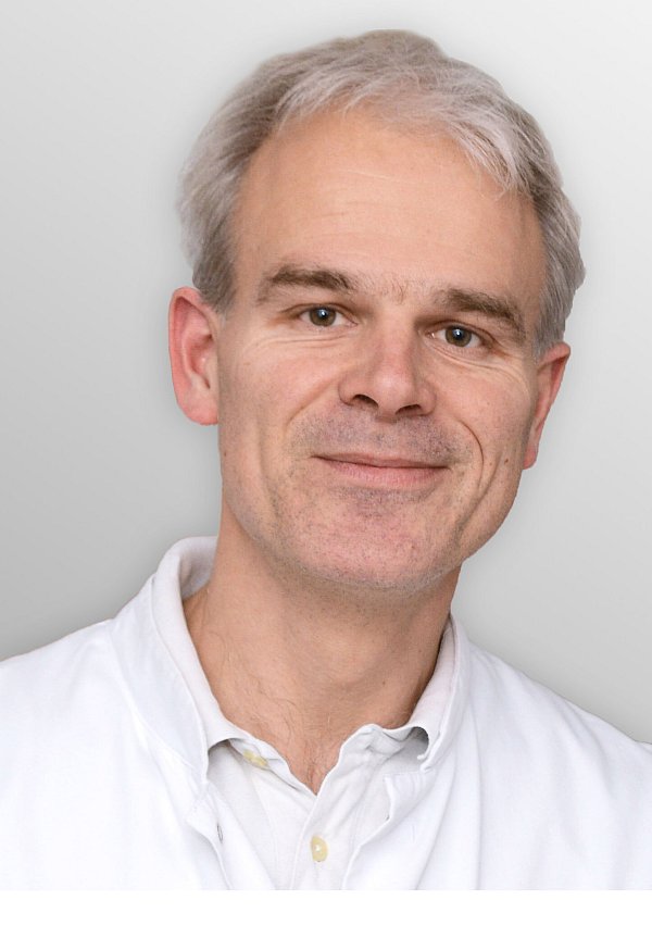 Marco Busch ist Leiter des neurologischen Schlaflabors am Evangelischen Klinikum Bethel (EvKB). - © EvKB